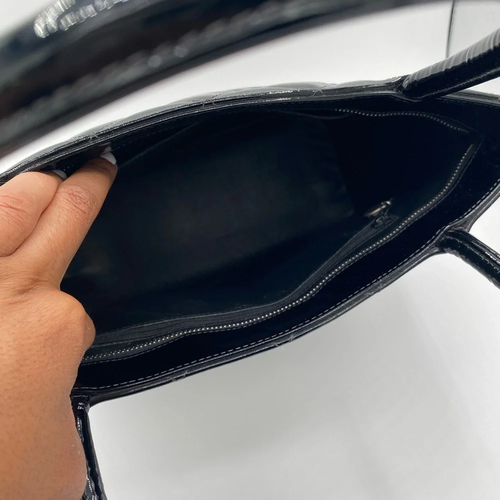 CHANEL Quilted Medallion Tote in Patent Black - Picture 8 of 10
